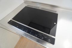 お手入れのしやすいIHクッキングヒーターです。3口コンロなので、効率よくお料理が楽しめます。毎日のお料理も楽しくなりますね＾＾ 