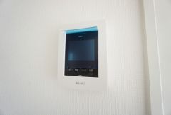 防犯性、セキュリティ対策に安心できるテレビモニター付きインターフォンです。セールスマン対策にもなり安心できます。