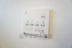 浴室暖房乾燥機には、暖房、乾燥、涼風、換気の4つの機能が付いています。タイマー付きです。換気・雨の日の洗濯も安心です＾＾