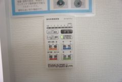 浴室暖房乾燥機には、暖房、乾燥、涼風、換気の4つの機能が付いています。タイマー付きです。換気・雨の日の洗濯も安心です＾＾
