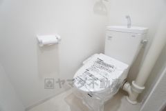 ウォシュレット、暖房便座、節電・節水機能など、使い勝手のよい高機能トイレです。