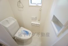 1階2階の2ヶ所にトイレがあるので、忙しい朝にもゆとりができますね。
