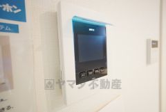 防犯性、セキュリティー対策に安心できるテレビモニター付きインターホンです。お子様のお留守番も安心できますね