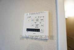 雨の日の洗濯も安心できる浴室暖房乾燥機付き浴室。