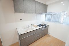 収納も、作業スペースも広々と設けられた使いやすいシステムキッチンです＾＾