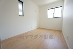 家具を選ばないナチュラルなフローリングとシンプルなクロスです＾＾