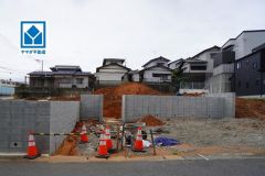 東月隈小学校、目の前＾＾西鉄バス「浦田」歩9分。博多駅行＾＾
