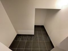 玄関には土間収納が付いています。ご家族の靴はもちろん、ベビーカーやゴルフバッグなどの趣味の荷物もスッキリ整頓できそうですね＾＾