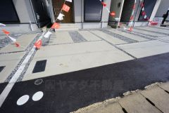 駐車スペースはゆとりある2台分を確保。マイカー用に、お客さま用に、余裕を持ってご利用いただけます。