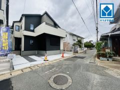 シックなツートンカラーの外観です。