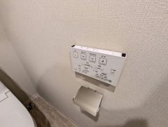 ウォシュレット機能あり＾＾暖房便座、節電・節水機能など、使い勝手のよい清潔感あふれる高機能トイレです＾＾