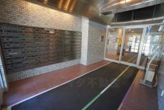 清掃の行き届いたきれいなエントランス。