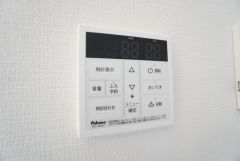 おいだき機能つきなのでお風呂に入る時間が異なるご家庭には嬉しいですね。ボタン一つで快適で便利な生活が＾＾