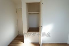 約6.5帖洋室のクローゼット。