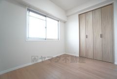 4.1帖。家具を選ばないナチュラルなフローリングとシンプルなクロスです＾＾