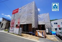 鳥栖ICまで車で3分（250ｍ）休日のドライブにも便利です。2way玄関から水回り・LDKへ繋がる便利な回遊動線仕様＾＾
