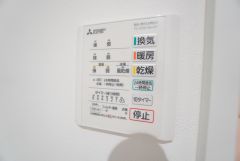 浴室暖房乾燥機付き＾＾梅雨の時期や花粉、PM2.5が酷いときなどの洗濯を干すのに重宝しそうですね＾＾