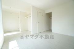 2ドア1ルーム、クローゼットも2ヶ所ついています＾＾お子様の成長に合わせてお部屋を仕切ることができます＾＾