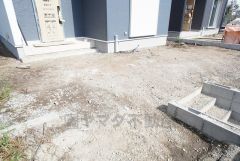 お庭付き＾＾日光浴やガーデニングはもちろん、お子さまの外遊びの場としても＾＾