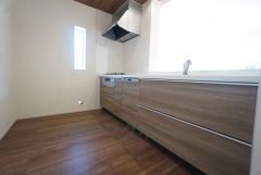 対面式キッチンなのでリビングにいるご家族とコミュニケーションを取りながら洗い物や、お料理が楽しめそうですね＾＾