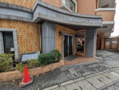 清掃の行き届いたきれいなエントランス。 オートロック付きのマンションなので安心安全です＾＾ お問い合わせお待ちております＾＾