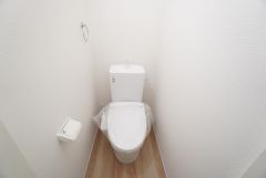 1階2階の2ヶ所にトイレがありますので、忙しい朝にも家族に気を使わず、ゆとりが生まれますね＾＾