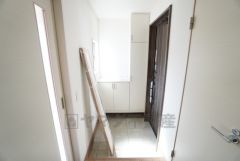 採光も考えられた明るい玄関です。たっぷり収納できるシューズボックス付きなので、家族全員の靴がきれいに整頓できます。