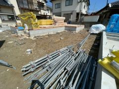 駐車スペースはゆとりある2台分を確保。マイカー用に、お客さま用に、余裕を持ってご利用いただけます。