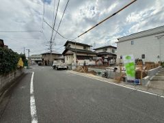 住人以外の車の進入も少なく、小さなお子様を持つご家庭にも安心です。 