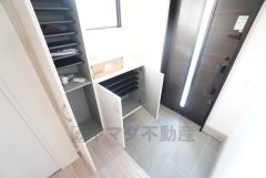 ご家族の靴をスッキリと片付けられるシューズボックス付きの玄関です＾＾スッキリと片付いた玄関は気持ちがいいです。