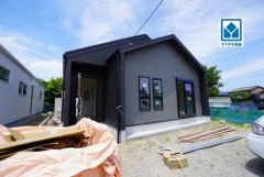 生活がワンフロアで完結する、平屋住宅＾＾オール電化＾＾P4台分＾＾敷地面積約84坪＾＾