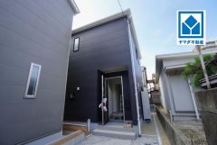 スーパーやコンビニなども近く周辺環境充実。快適でゆとりのある生活空間で新生活を始めましょう^^