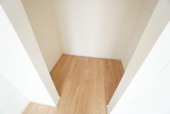 ウォークインクローゼットには扉を付けていないので部屋がより広く感じられますね。