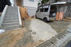 駐車スペースは2台分を確保。マイカー用に、お客さま用に、余裕を持ってご利用いただけます。