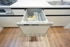炊事時間を大幅に短縮できる食器洗浄乾燥機付き＾＾食器を洗う手間が減るので家族とのコミュニケーションの時間や自分の時間が増えますね。 