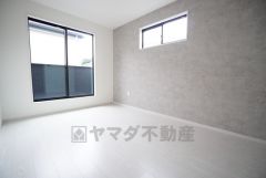 2面採光を確保した爽やかな風を感じて起きる朝は、快適生活の始まりに。クローゼット付きなので、すっきりと整理整頓でき気持ちよく過ごせますね＾＾ 