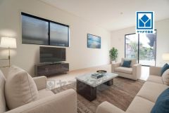 大きな掃き出し窓のあるリビングは、陽光あふれる明るい空間です。ゆったりと寛げる憩いの場となりそうです。家具はCGによるイメージ画像です。