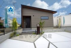 オール電化＾＾角地＾＾生活動線や家事動線が効率的な平屋建て＾＾敷地約73坪。駐車3台分＾＾