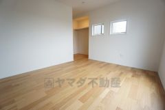 住む人のこだわりを活かすお部屋です＾＾日当たりがよく、寝室としての利用もおすすめ。