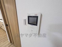 防犯はもちろん、セールスマン対策にもなるモニター付きインターホンです。お子さん1人での留守番時にも活躍しそうです。