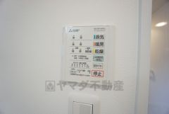浴室暖房乾燥機には、暖房、乾燥、涼風、換気の4つの機能が付いています。タイマー付きです。換気・雨の日の洗濯も安心です＾＾