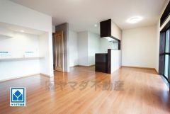 家族が集まる開放的なリビング。思い思いの時間を過ごしたり、家族みんなで食事をしたり、素敵な団らんの場になりますね＾＾