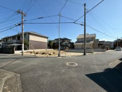 住人以外の車の進入も少なく、小さなお子様を持つご家庭にも安心です。