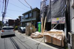前面道路含む現地写真。