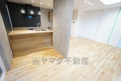 将来にわたって住みやすくプランニングを重ねて設計された間取で日々の生活をしやすい動線を考えた居住空間を創り上げております＾＾リビングとダイニングを分けやすい横型のLDKです＾＾