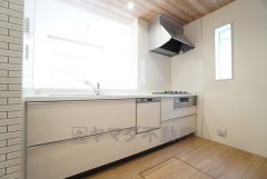 対面式キッチンなのでリビングにいるご家族とコミュニケーションを取りながら洗い物や、お料理が楽しめそうですね＾＾