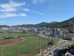 バルコニーからの眺望です。前面に遮るものがなく景色を一望できます。日当たり良好。お洗濯物が良く乾きます。