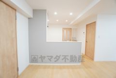 明るいダイニング＾＾ 対面式キッチンなのでリビングにいるご家族とコミュニケーションを取りながら洗い物や、お料理が楽しめそうですね＾＾