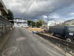 前面道路は東側約4ｍの公道に面しています＾＾