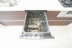 炊事時間を大幅に短縮できる食器洗浄乾燥機付き＾＾食器を洗う手間が減るので家族とのコミュニケーションの時間や自分の時間が増えますね。